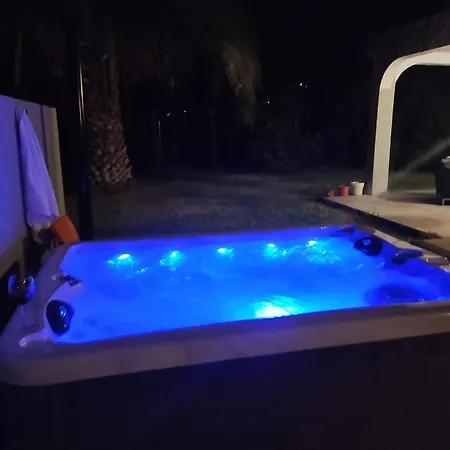 Gran Canaria Completely Renovated With Jacuzzi فاليسكيو