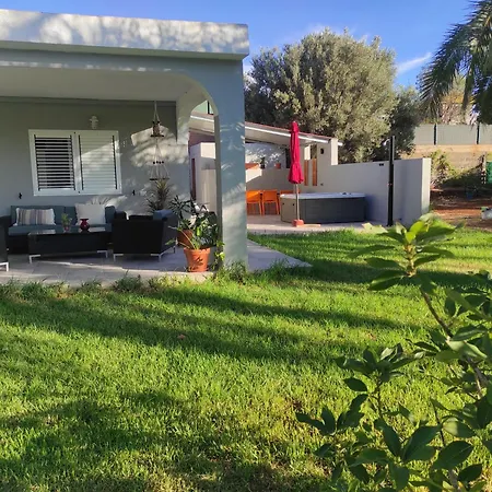Gran Canaria Completely Renovated With Jacuzzi Landhaus