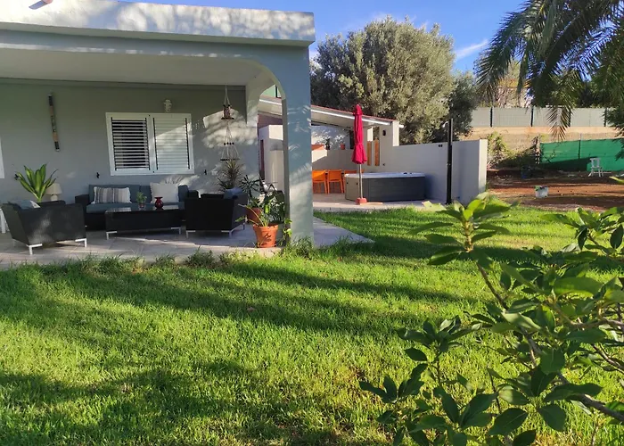 Gran Canaria Completely Renovated With Jacuzzi Landhaus